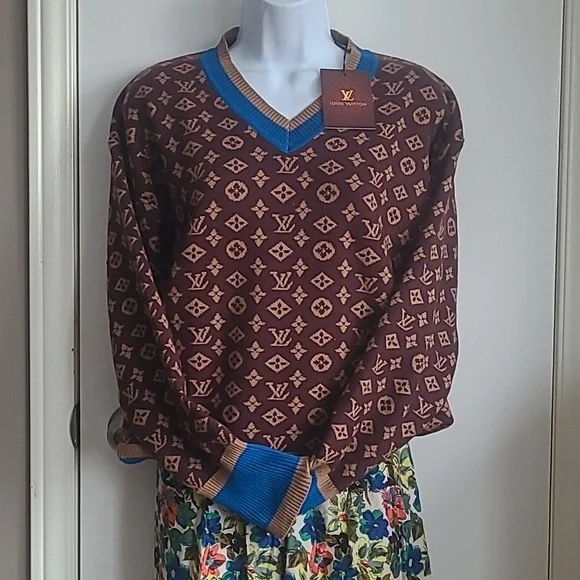 M Sweater - Picture 2 of 3